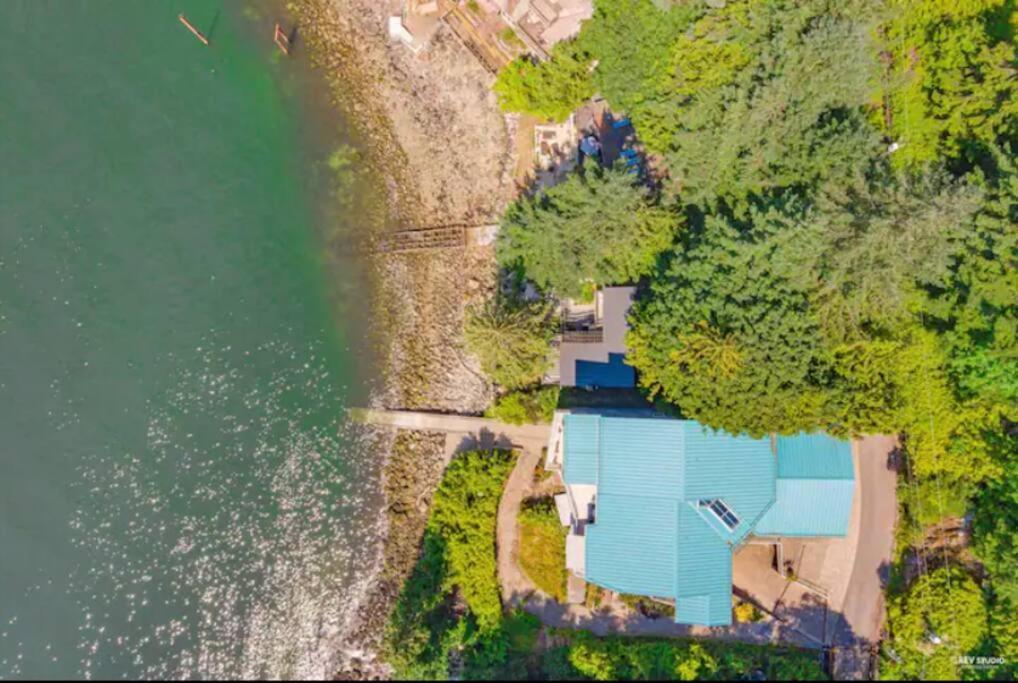 Waterfront Cottage With Superb Coastline Views West Vancouver Zewnętrze zdjęcie