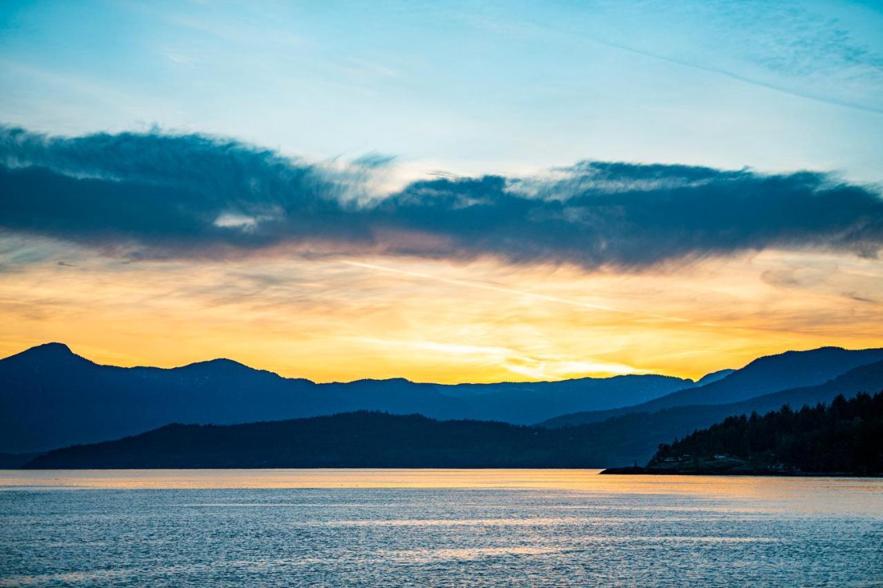 Waterfront Cottage With Superb Coastline Views West Vancouver Zewnętrze zdjęcie