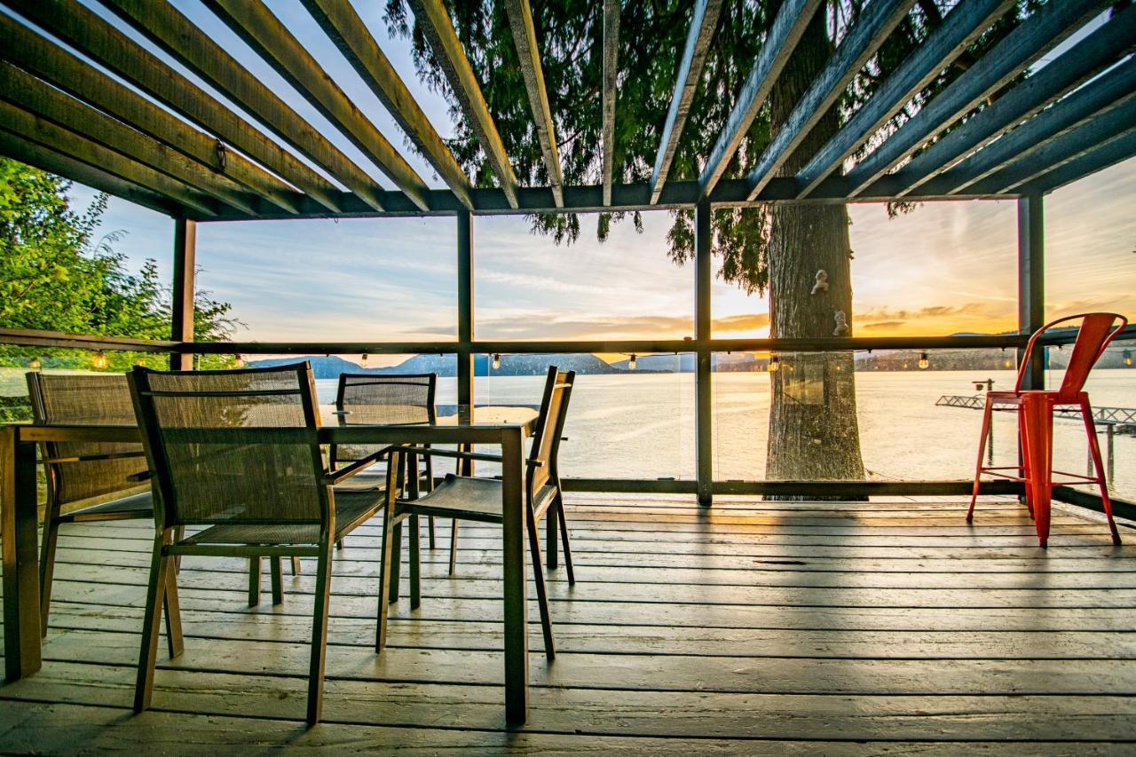 Waterfront Cottage With Superb Coastline Views West Vancouver Zewnętrze zdjęcie