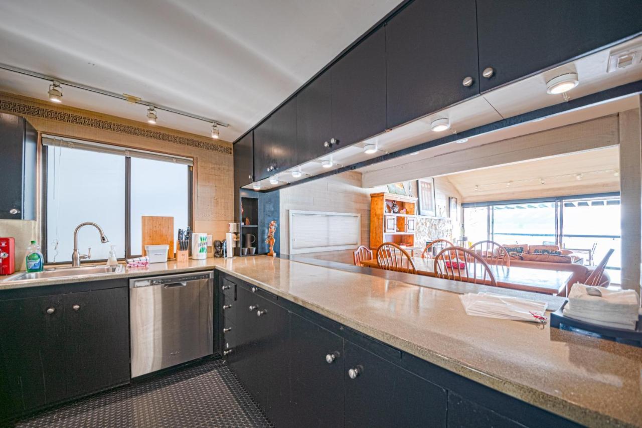 Waterfront Cottage With Superb Coastline Views West Vancouver Zewnętrze zdjęcie