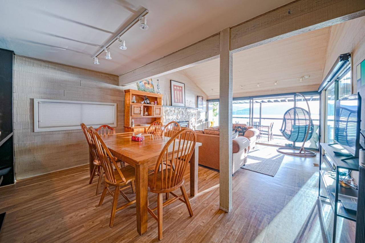 Waterfront Cottage With Superb Coastline Views West Vancouver Zewnętrze zdjęcie