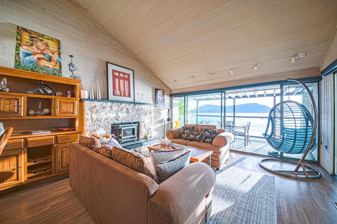 Waterfront Cottage With Superb Coastline Views West Vancouver Zewnętrze zdjęcie